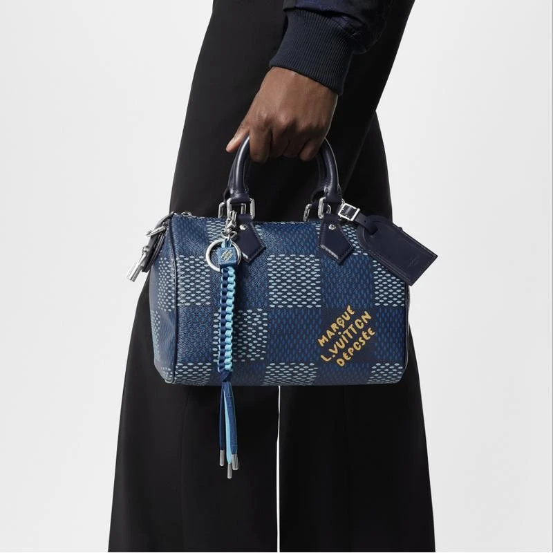 商品Louis Vuitton|【预售3-7天】LV/路易威登 男士蓝色金属钥匙扣/包袋挂饰,价格¥3555,第1张图片