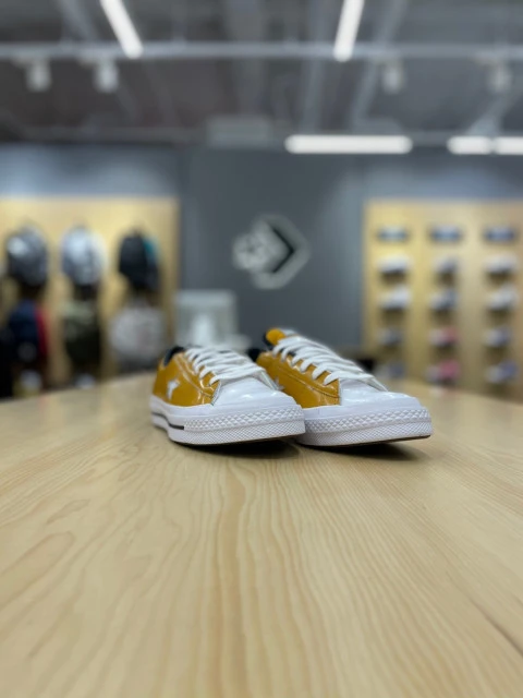 【韩国直邮|包邮包税】匡威[converse] ONE STAR 韩星 OX Sharpron 黄色 LOW 帆布鞋 168972C 商品