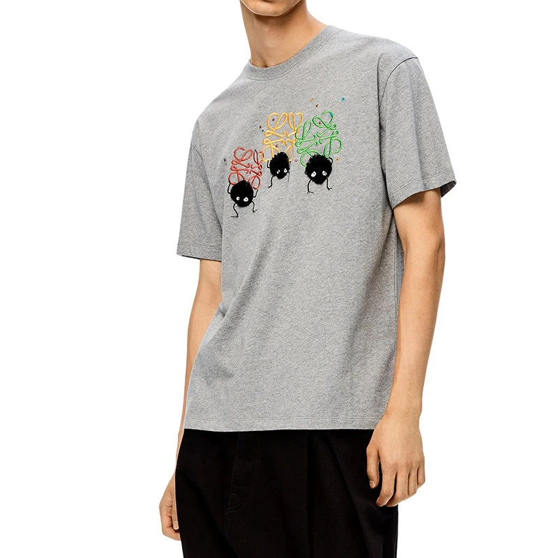 【预��售3-7天】LOEWE/罗意威 22年春夏新款 Spirited Away千与千寻联名系列 男女同款灰色/黑色纯棉流苏3D效果Logo刺绣短袖T恤S928Y22J01-1121 商品
