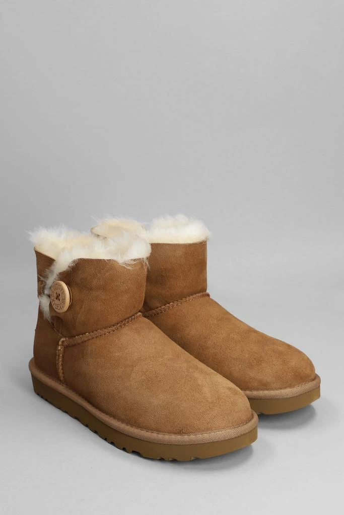 商品UGG|UGG Mini Bailey Buttonii Low Heels Ankle Boots In Leather Color Suede,价格¥1956,第2张图片详细描述