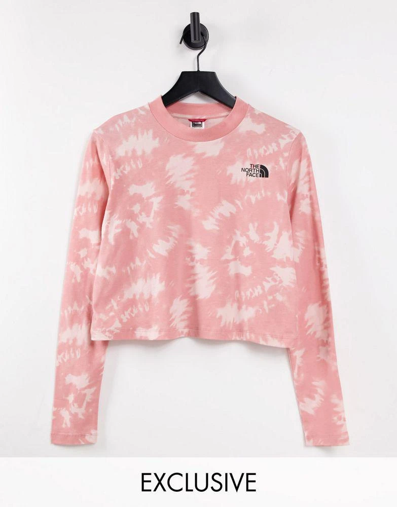 商品The North Face|The North Face Cropped long sleeve t-shirt in pink tie dye Exclusive at ASOS,价格¥198,第1张图片