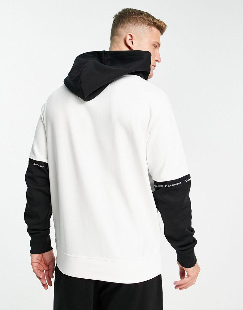 商品Calvin Klein|Calvin Klein Jeans colourblock hoodie in white & black,价格¥644,第4张图片详细描述