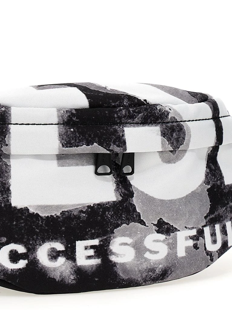 商品Diesel|Logo Fanny Pack Crossbody Bags White/Black,价格¥1013,第3张图片详细描述