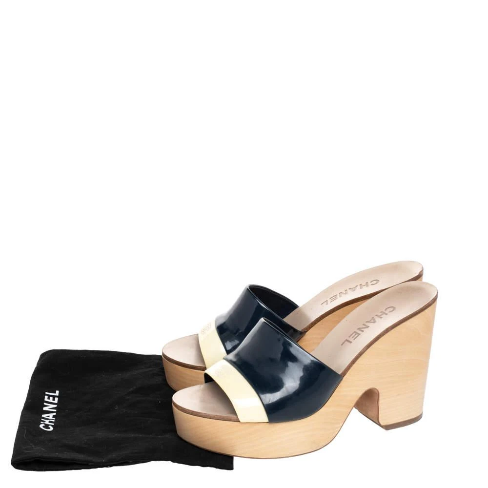 Chanel Cream/Blue Patent Leather CC Wooden Clogs Sandals Size 37.5 商品
