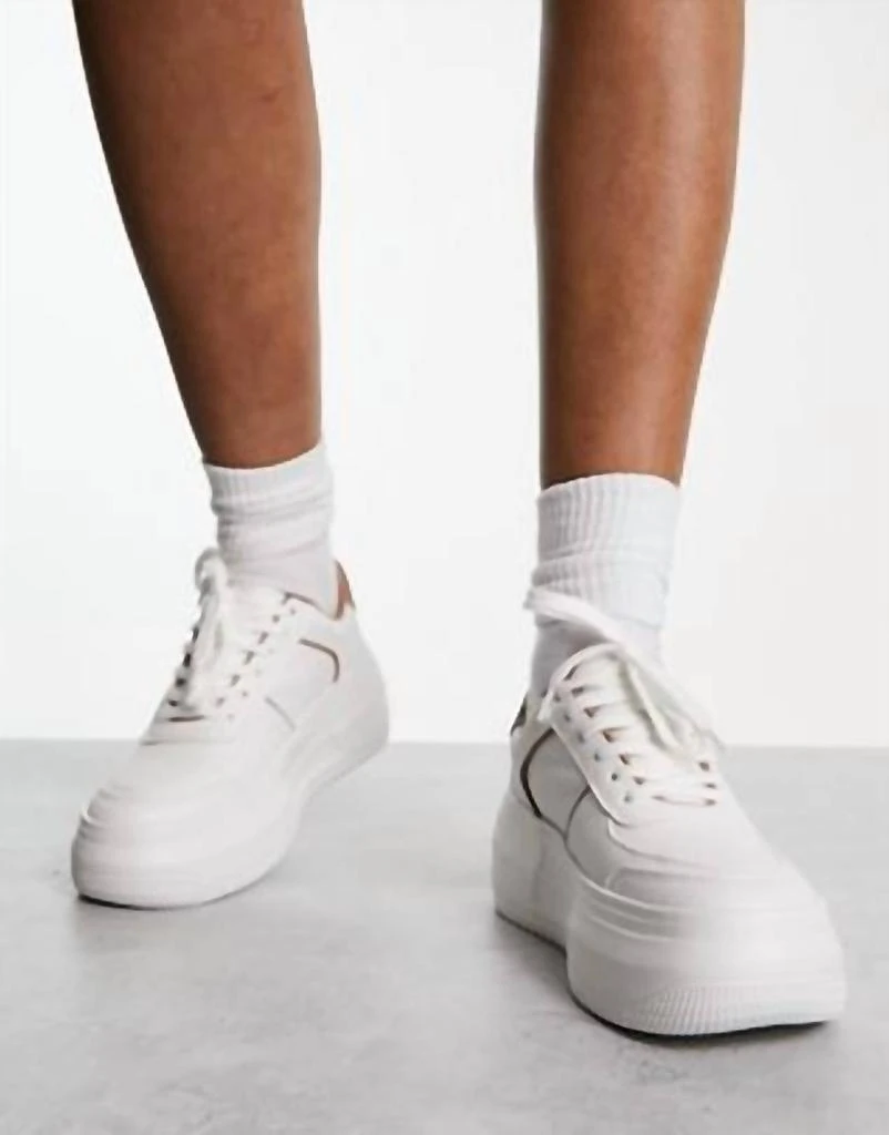 商品Steve Madden|Perrin Chunky Sneakers In Tan/ White,价格¥480,第4张图片详细描述