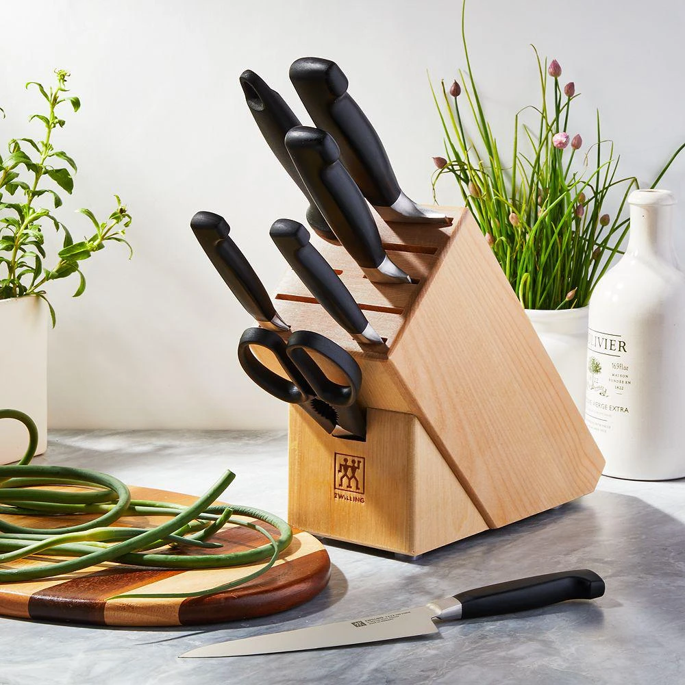 J.A. Henckels Twin Four Star 8-Piece Knife Block Set 商品