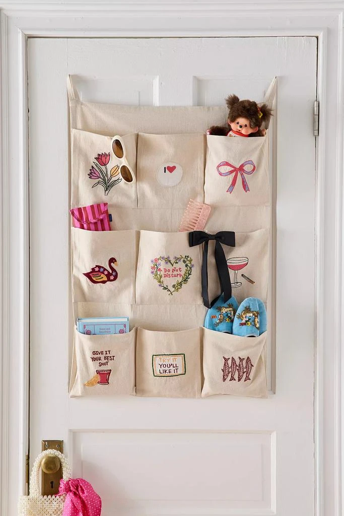 商品Urban Outfitters|Embroidered Graphic 9-Pocket Storage Wall Hanging,价格¥380,第1张图片