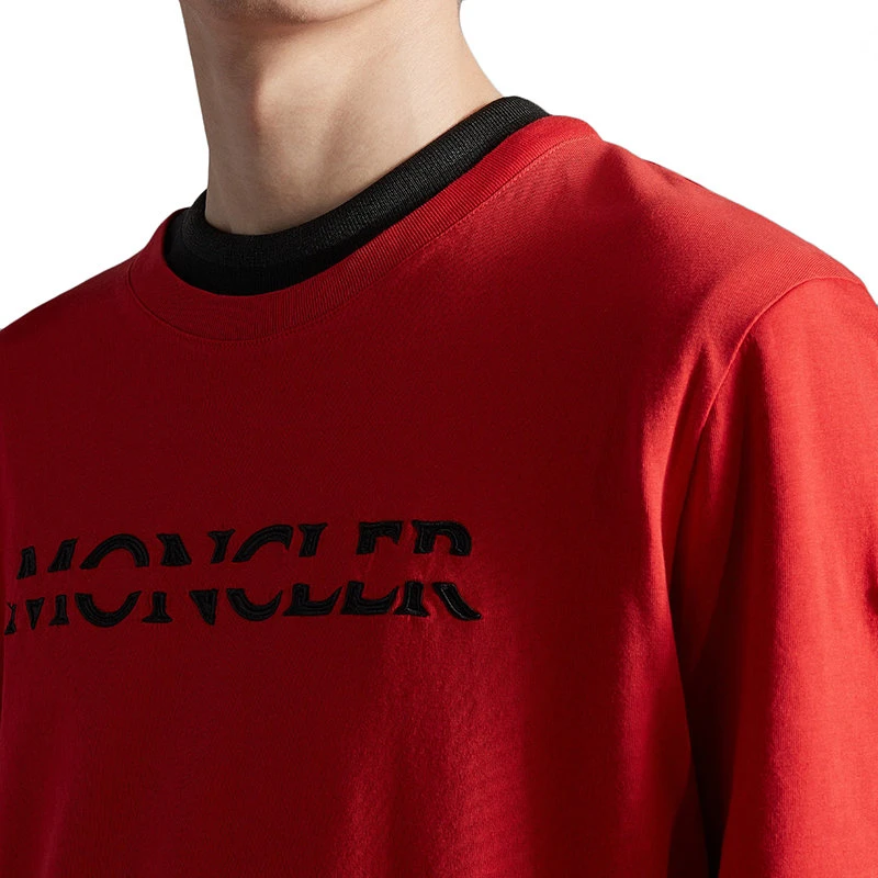 商品Moncler|【预售3-7天】Moncler/蒙克莱 22年秋冬新款 男士猩红色纯棉刺绣标志短袖T恤H20918C00008829H8463,价格¥1992,第4张图片详细描述