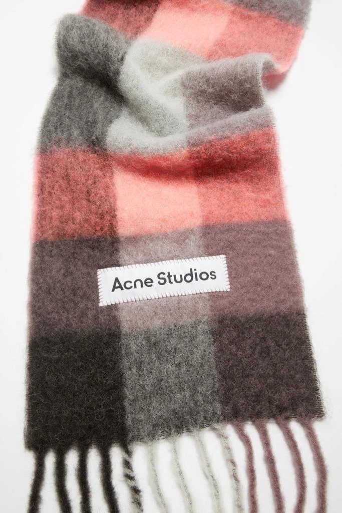 商品Acne Studios|Acne Studios Mohair Checked Scarf,价格¥2386,第4张图片详细描述