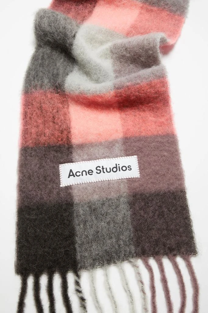 商品Acne Studios|Acne Studios Mohair Checked Scarf,价格¥1022,第4张图片详细描述