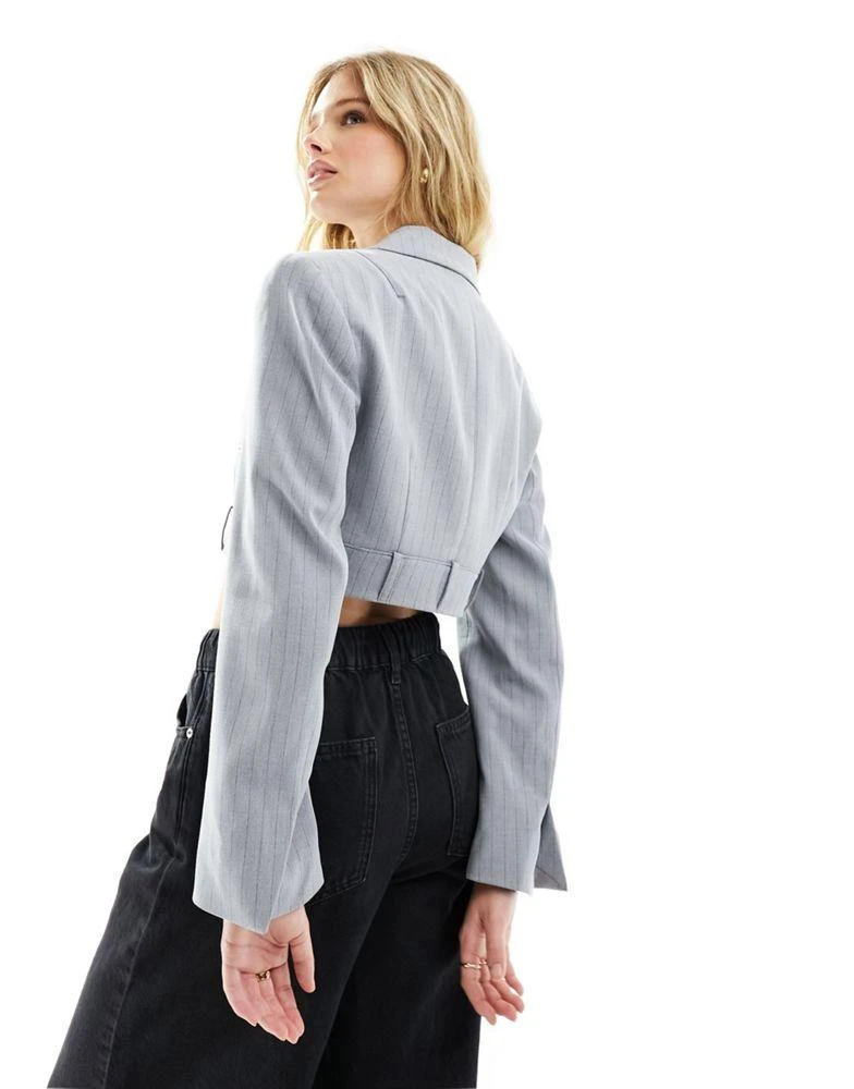 商品Bershka|Bershka cropped blazer in grey pinstripe,价格¥354,第4张图片详细描述