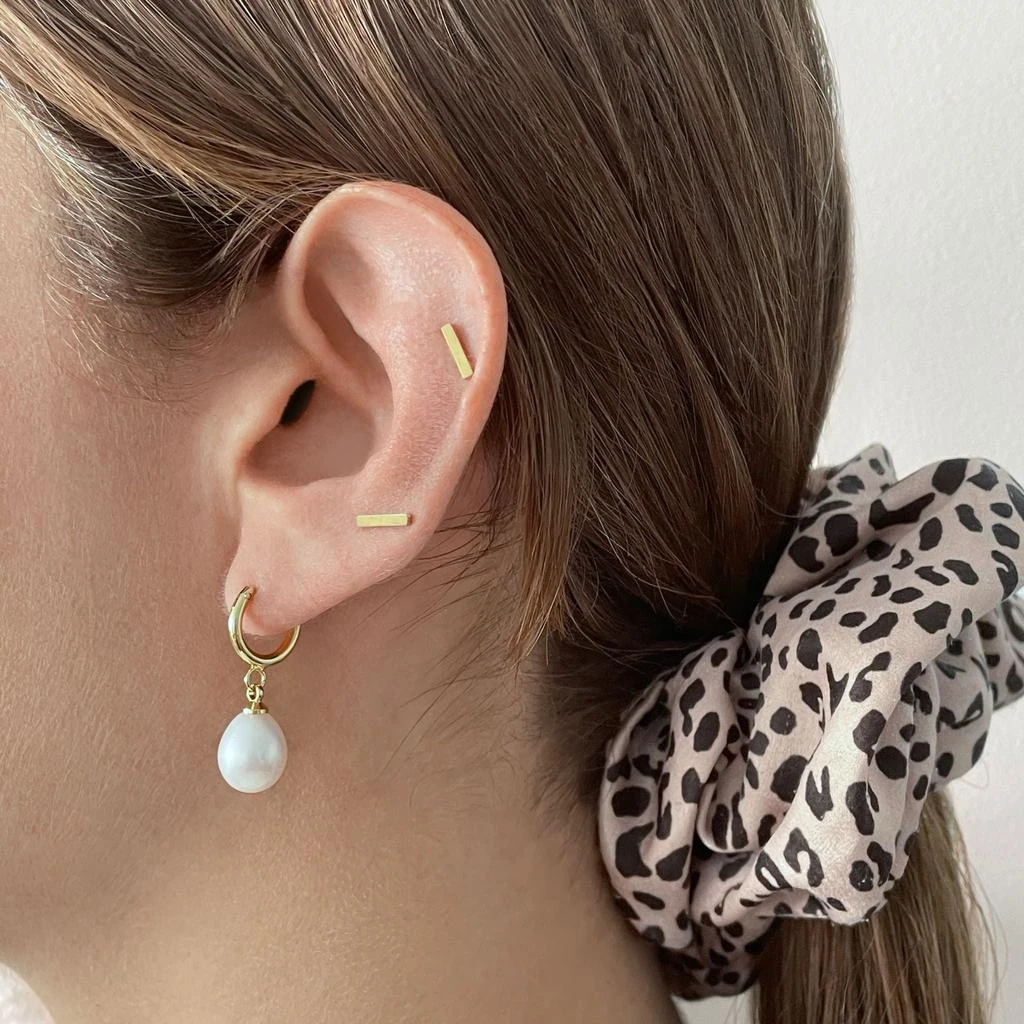 商品ADORNIA|Adornia Pearl Huggie Drop Earrings gold,价格¥176,第2张图片详细描述