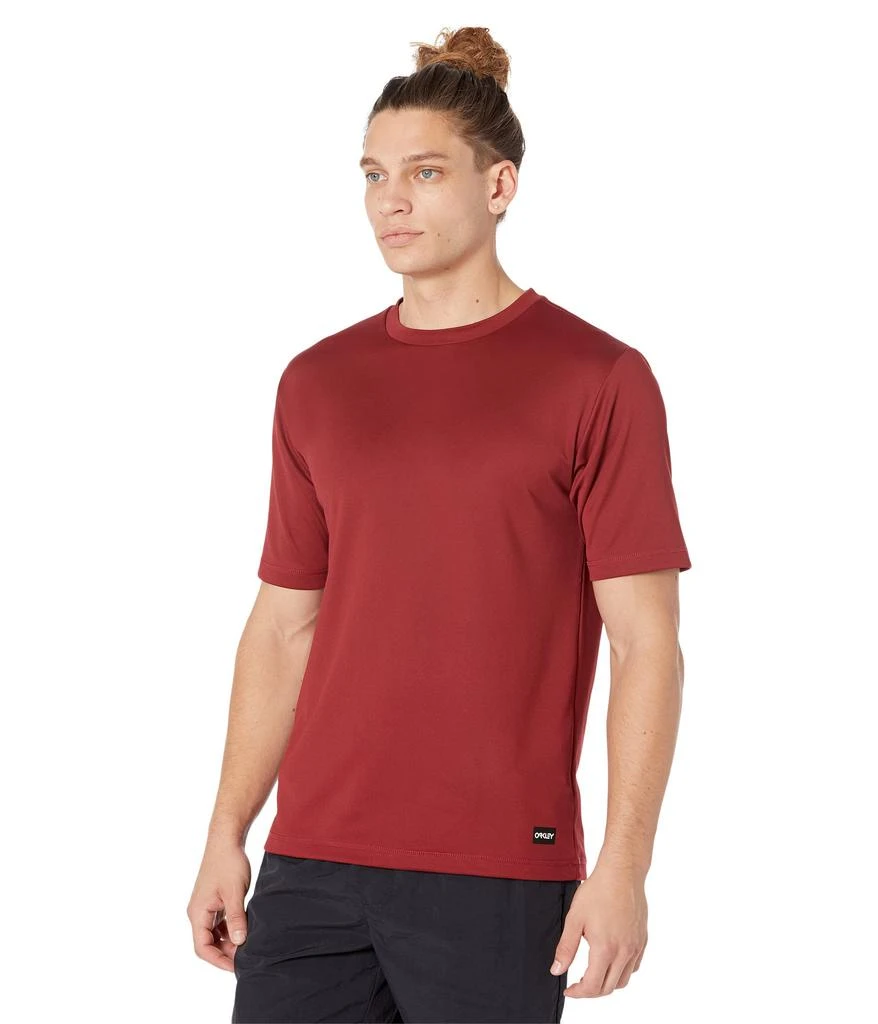 商品Oakley|Swell Loose Fit UV Short Sleeve Rashguard,价格¥74,第1张图片
