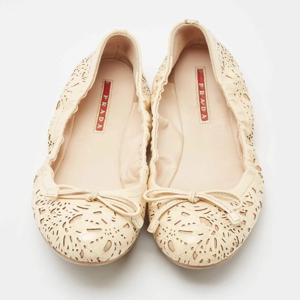 商品[二手商品] Prada|Prada Cream Cutout Patent Leather Ballet  Flats Size 37.5,价格¥2356,第3张图片详细描述