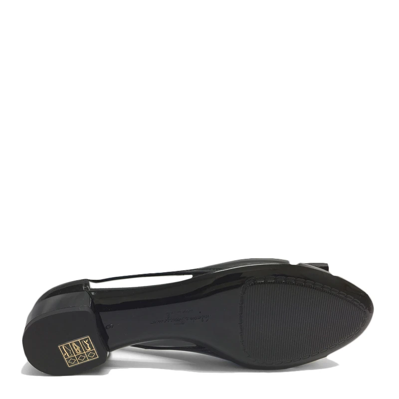 SALVATORE FERRAGAMO女士黑色漆皮凉鞋03-5656-726363 商品