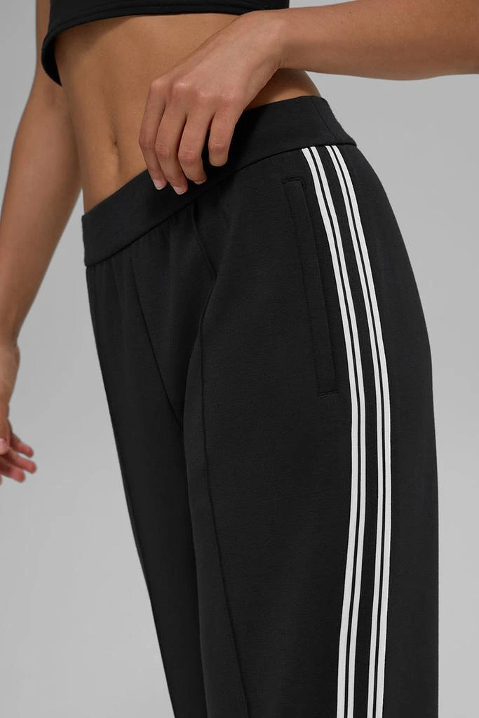 商品Alo|Track Star Wide Leg Pant (Long) - Burgundy,价格¥1125,第2张图片详细描述