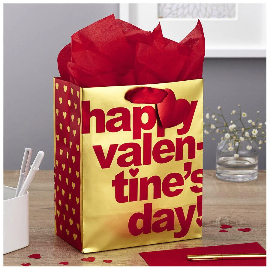 商品Hallmark|Medium Valentine's Day Gift Bag with Tissue Paper,价格¥45,第5张图片详细描述