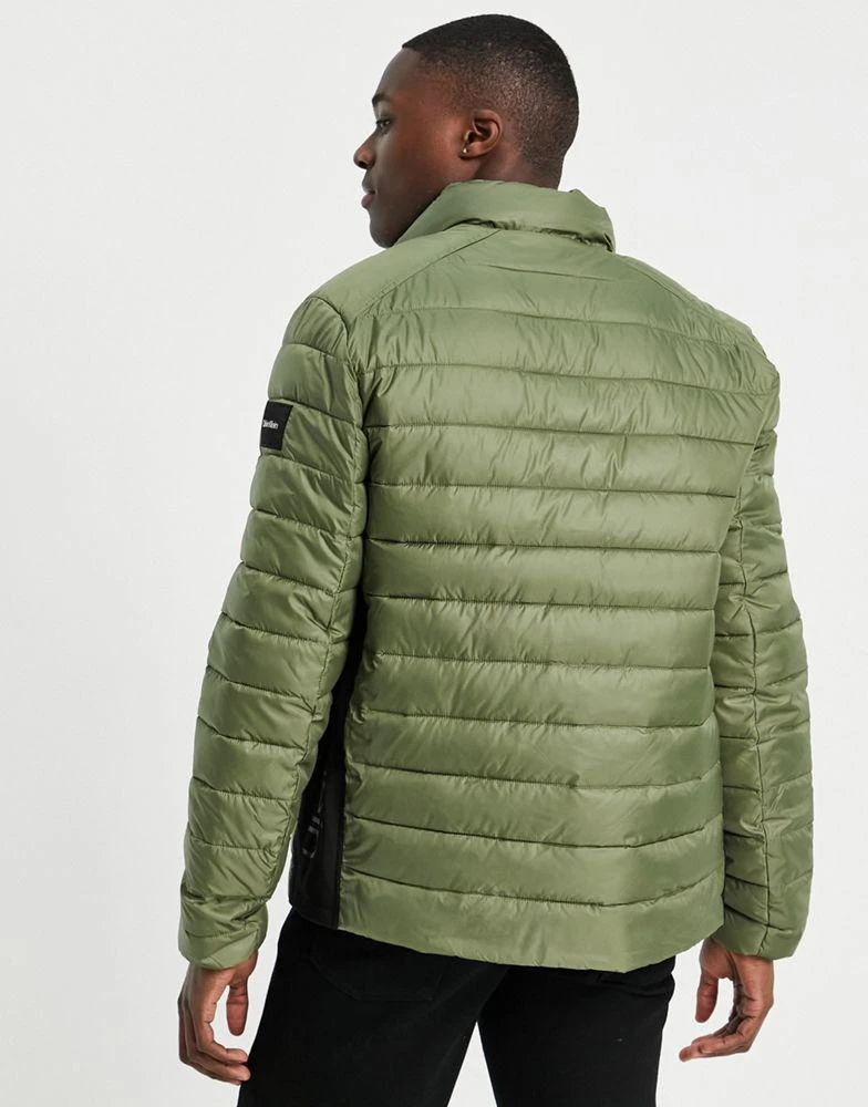 商品Calvin Klein|Calvin Klein side logo lightweight puffer jacket in khaki green - KHAKI,价格¥790,第2张图片详细描述