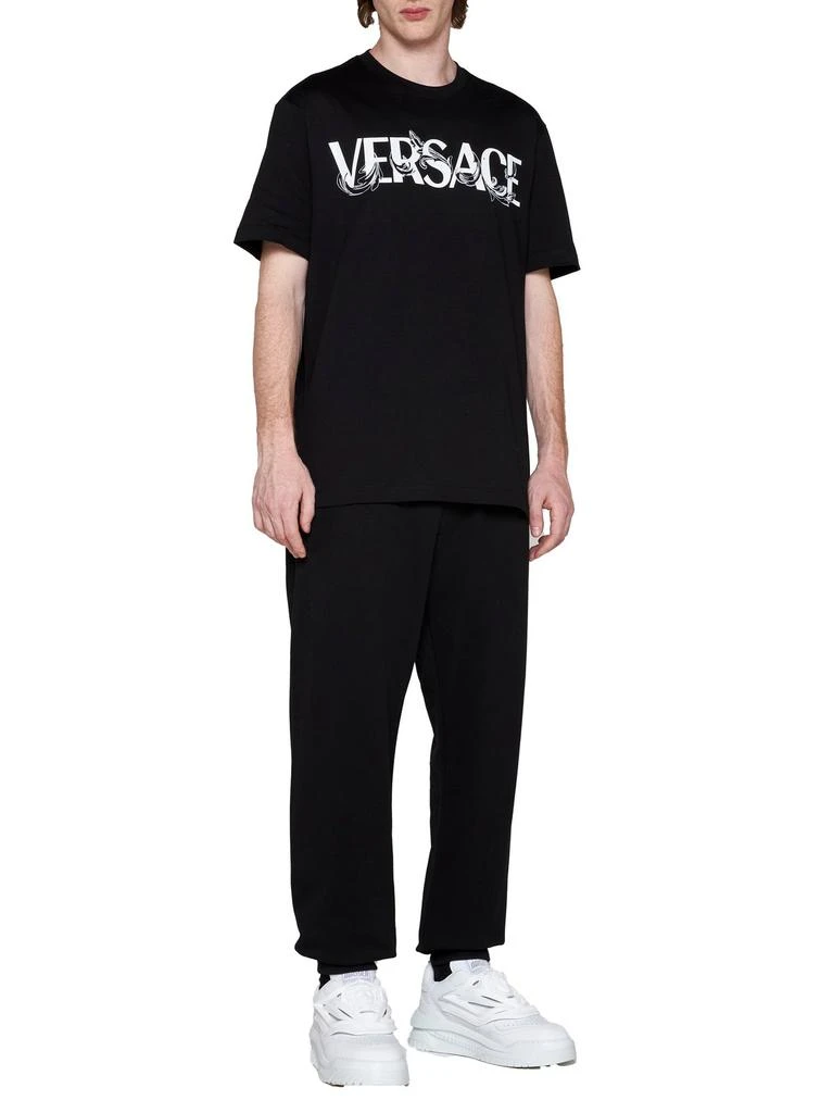 商品Versace|Versace Logo Printed Tapered Track Trousers,价格¥2453,第4张图片详细描述