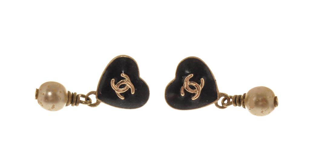 Chanel Black Heart CC Dangle Pearl Earrings商品第1张图片规格展示