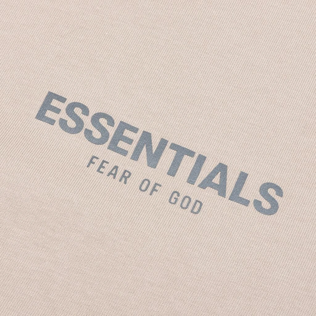 商品Essentials|Fear of God Essentials Kid's L/S Tee - String,价格¥304,第3张图片详细描述