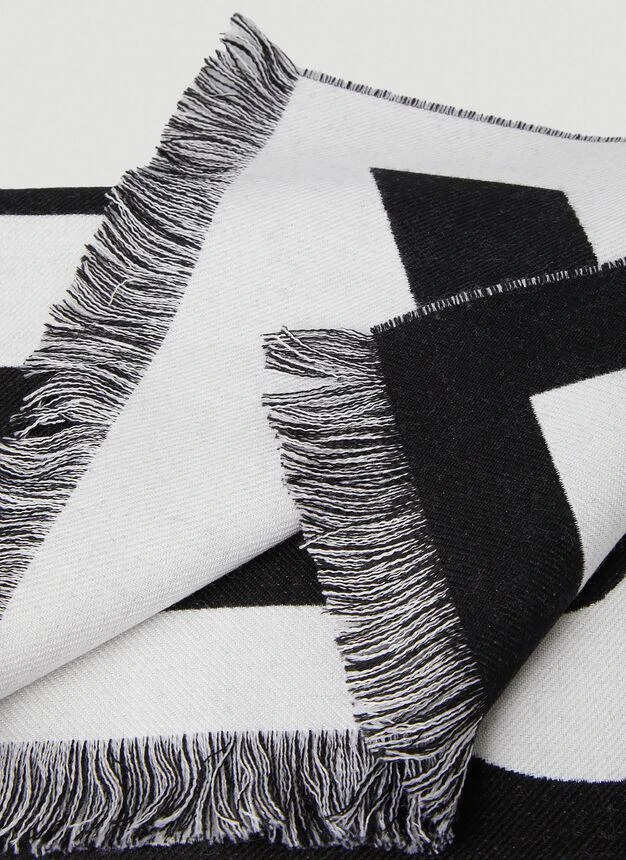 商品Burberry|Reversible Logo Scarf in Black,价格¥3092,第5张图片详细描述