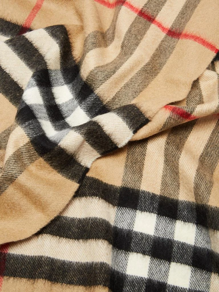 商品Burberry|Classic-check cashmere scarf,价格¥3573,第3张图片详细描述