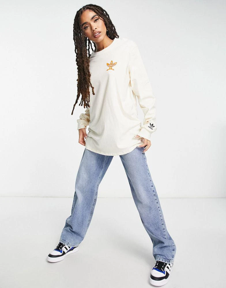 商品Adidas|adidas Originals graphic trefoil long sleeve t-shirt in off white,价格¥409,第1张图片