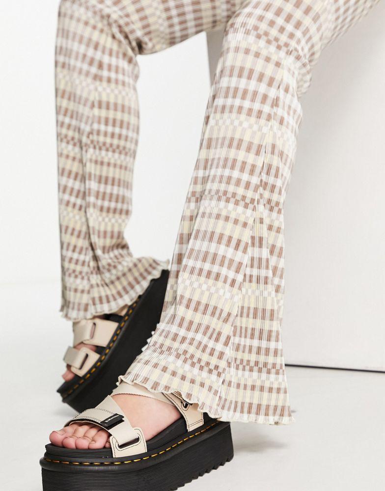 Topshop co-ord checkerboard print plisse flare trouser in beige商品第4张图片规格展示