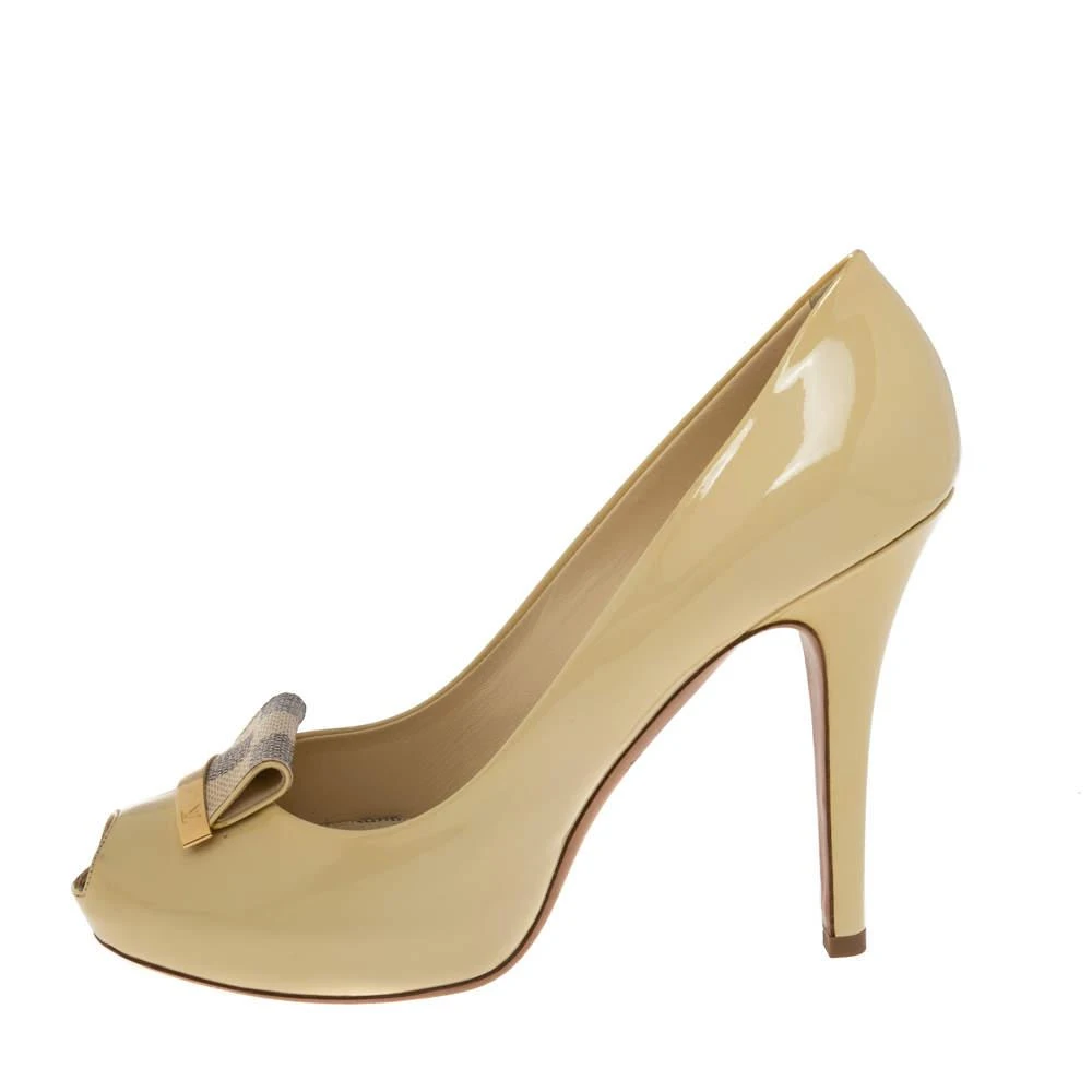 商品[二手商品] Louis Vuitton|Louis Vuitton Cream Patent Leather Damier Azur Damia Peep-Toe Pumps Size 38.5,价格¥1908,第2张图片详细描述