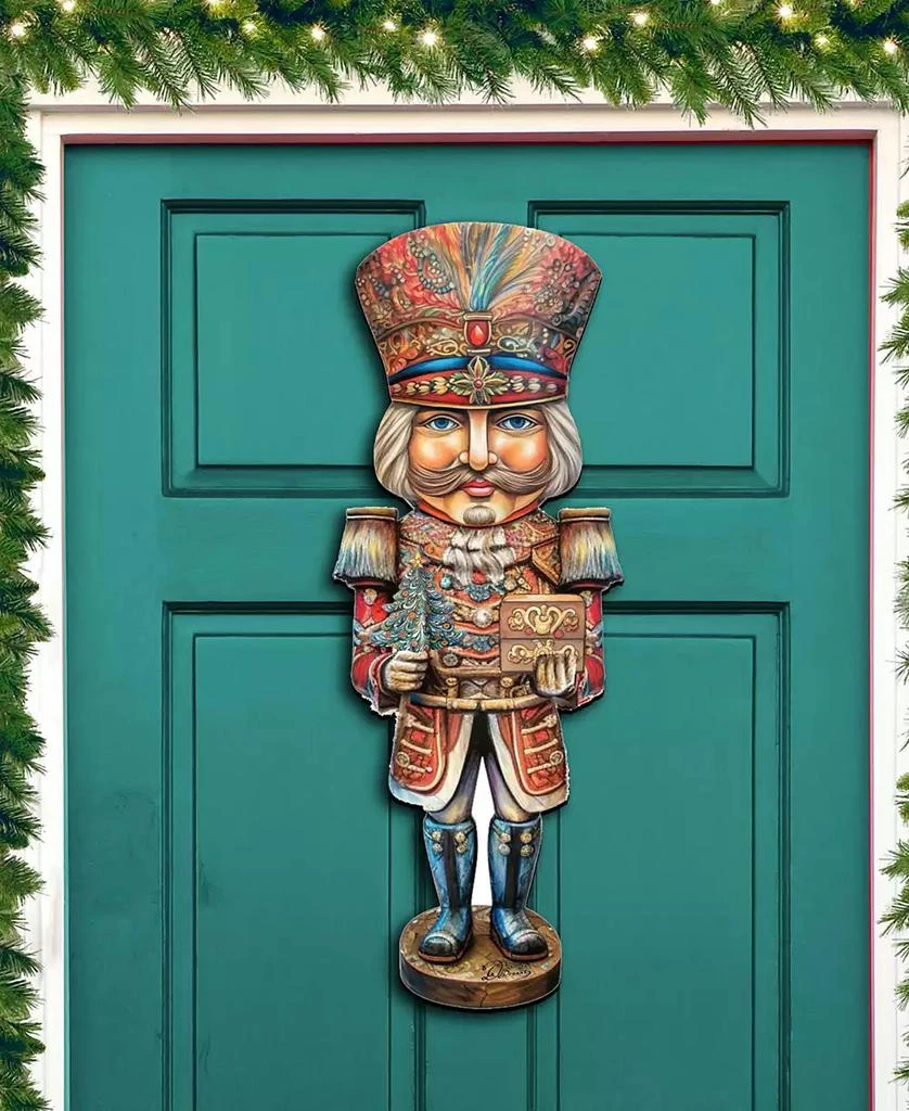 商品Designocracy|Regal Nutcracker Prince Christmas Door Decor Wooden Wall Decor G. DeBrekht,价格¥1099,第3张图片详细描述