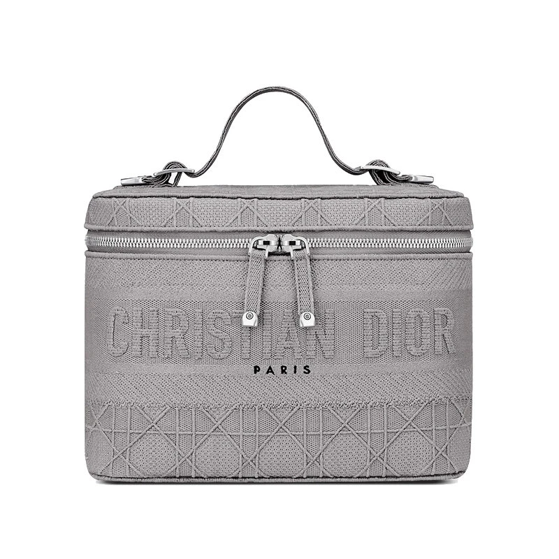 商品Dior|【预售3-7天】DIOR/迪奥VANITY DIOR系列 浅灰色绣有Cannage图案旅行化妆袋 S5480VREY_M950,价格¥13504,第1张图片