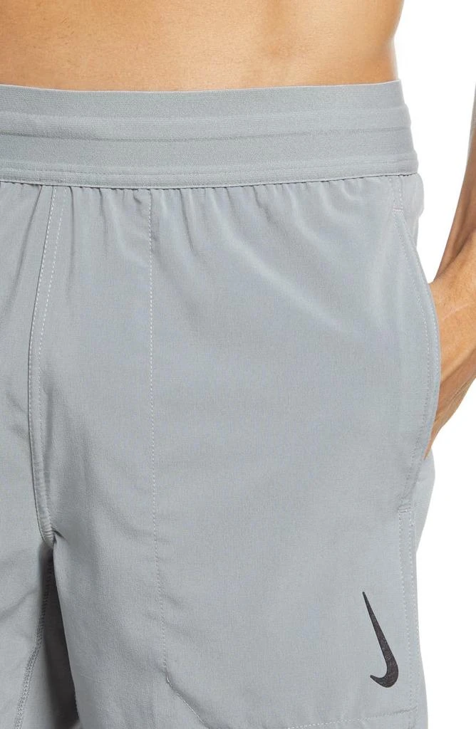 商品NIKE|Dri-FIT Flex Pocket Yoga Shorts,价格¥204,第4张图片详细描述
