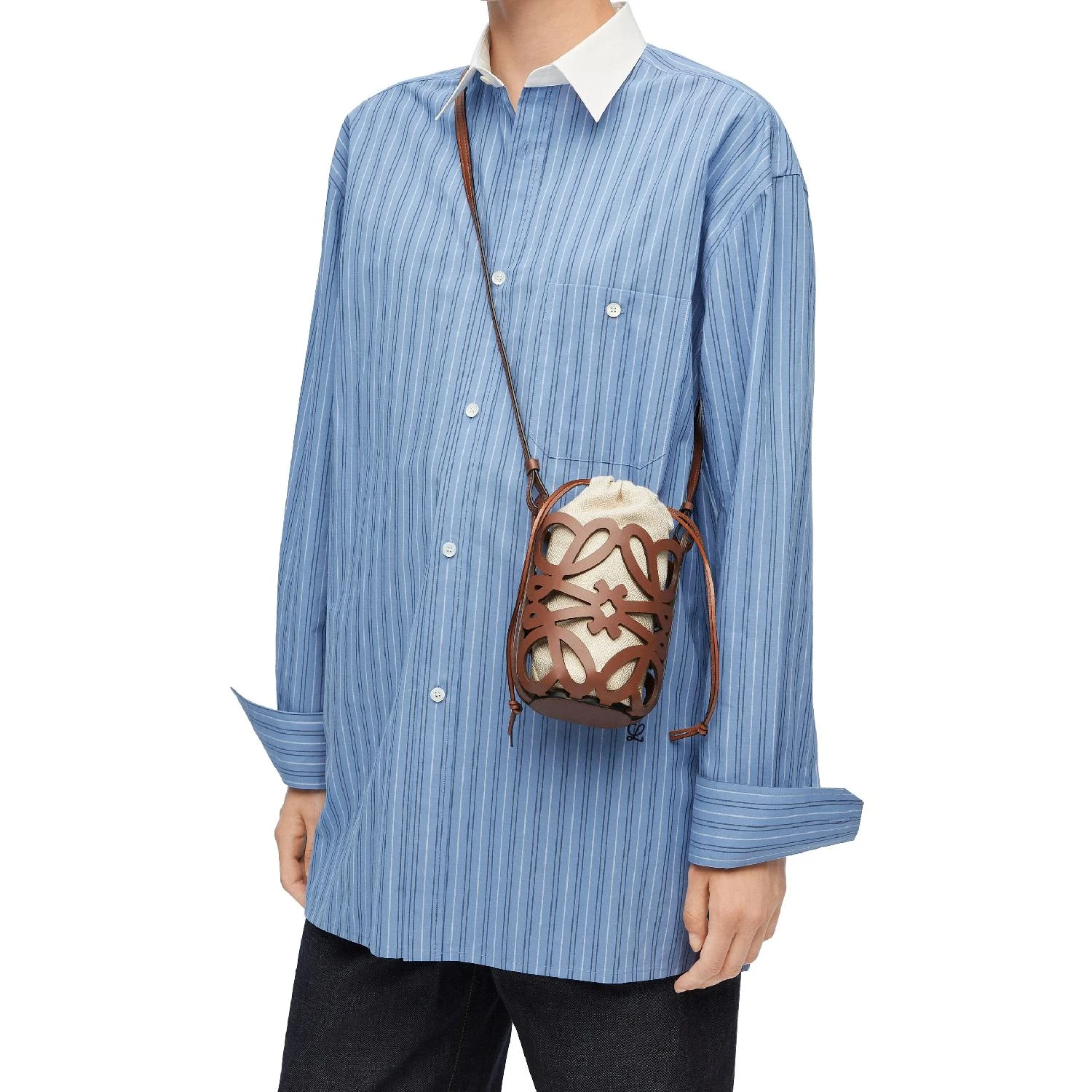 【预售】 罗意威 25春夏 女士 收纳包 Anagram cut-out pocket in classic calfskin and canvas C922Y62X07-3892  商品