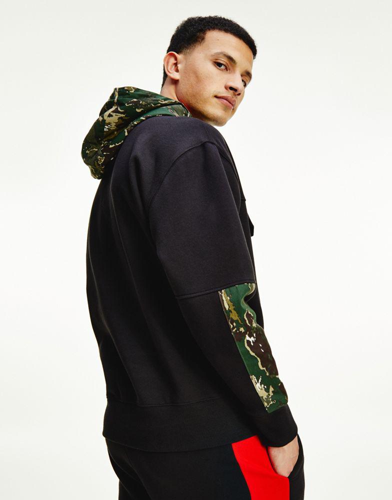 Tommy Jeans colourblock camo print hoodie in black商品第3张图片规格展示