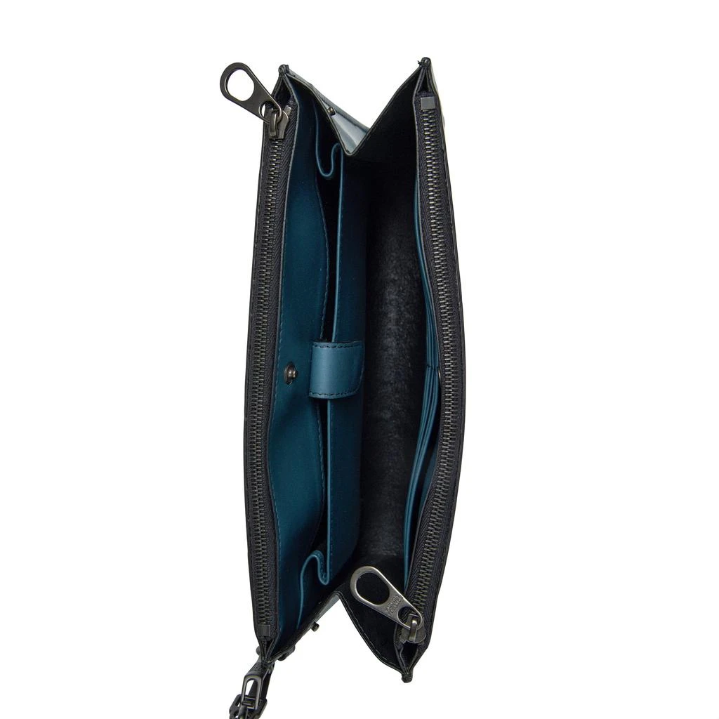 商品Bottega Veneta|Bottega Veneta Intrecciato Leather Wristlet Bag,价格¥3641,第3张图片详细描述