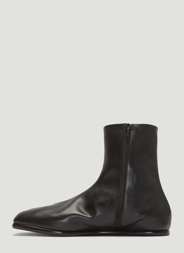 商品MAISON MARGIELA|Tabi Flat Ankle Boots in Black,价格¥7301,第3张图片详细描述