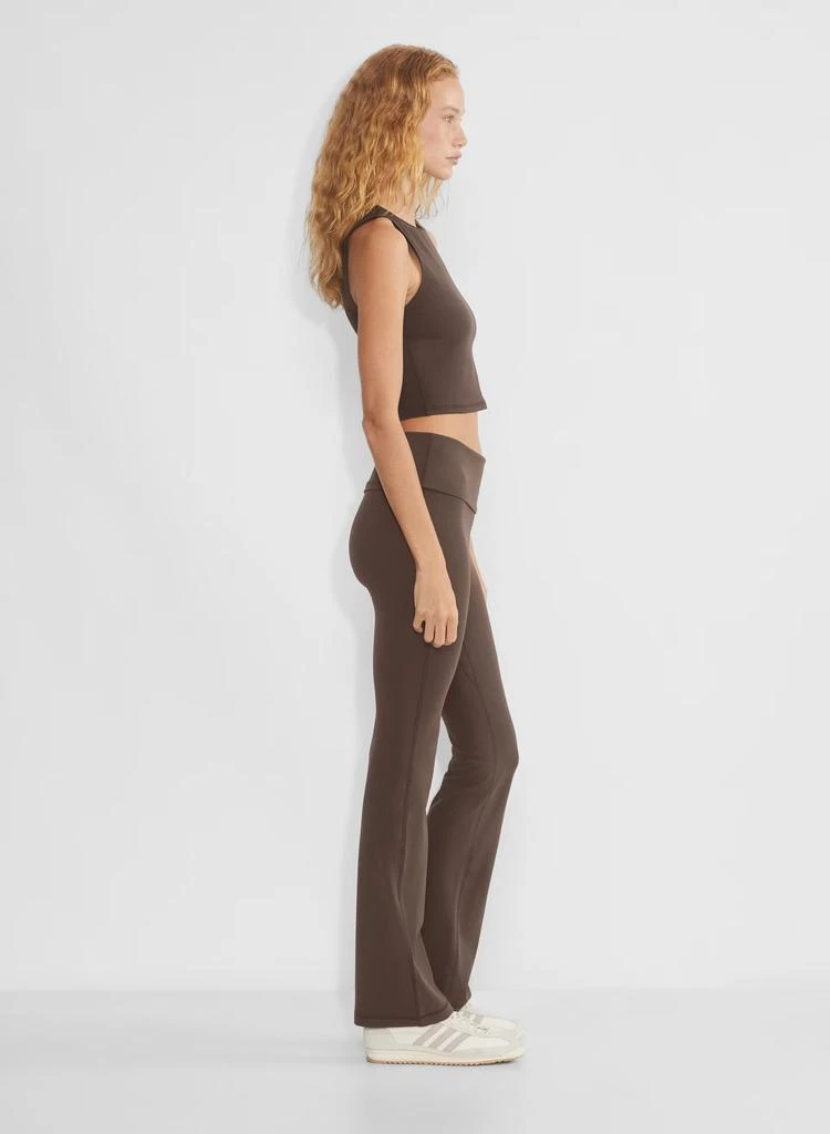 商品Aritzia|Golden - Butter Foldover Bootcut 32" Legging,价格¥405,第3张图片详细描述