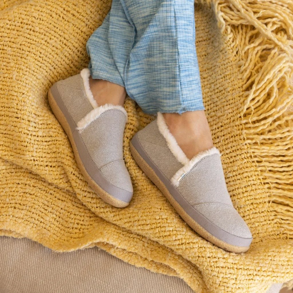商品TOMS Shoes|India Drizzle Grey Faux Fur Slipper,价格¥237,第2张图片详细描述