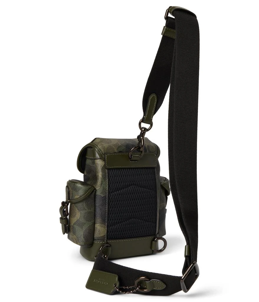 商品Coach|Hitch Backpack 13 In Signature Camo Print,价格¥2802,第2张图片详细描述