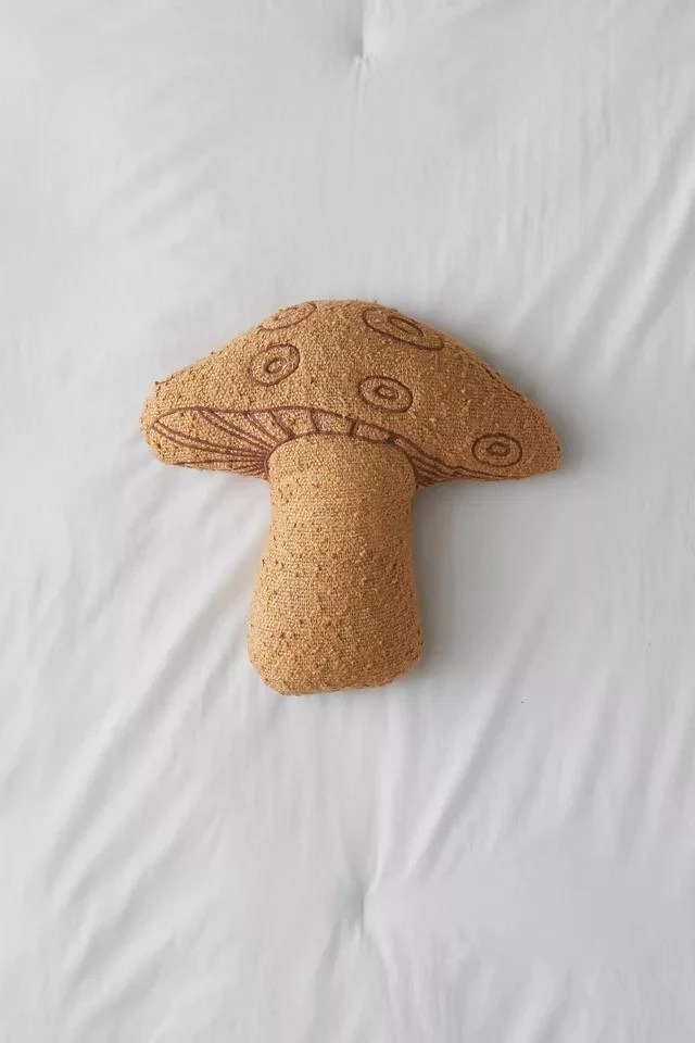 商品Urban Outfitters|Boucle Mushroom Throw Pillow,价格¥377,第2张图片详细描述
