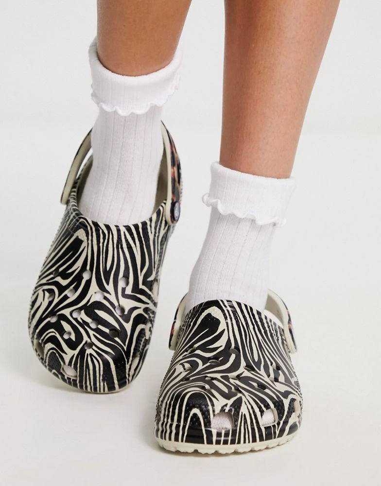 商品Crocs|Crocs classic clogs in zebra mix,价格¥297,第3张图片详细描述