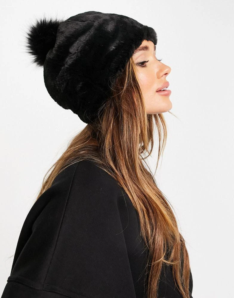 商品UGG|UGG faux fur beanie with pom in black,价格¥277,第1张图片