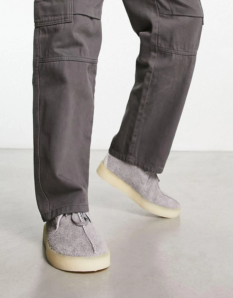 商品Clarks|Clarks Originals Trek cup shoes in grey hairy suede,价格¥923,第4张图片详细描述