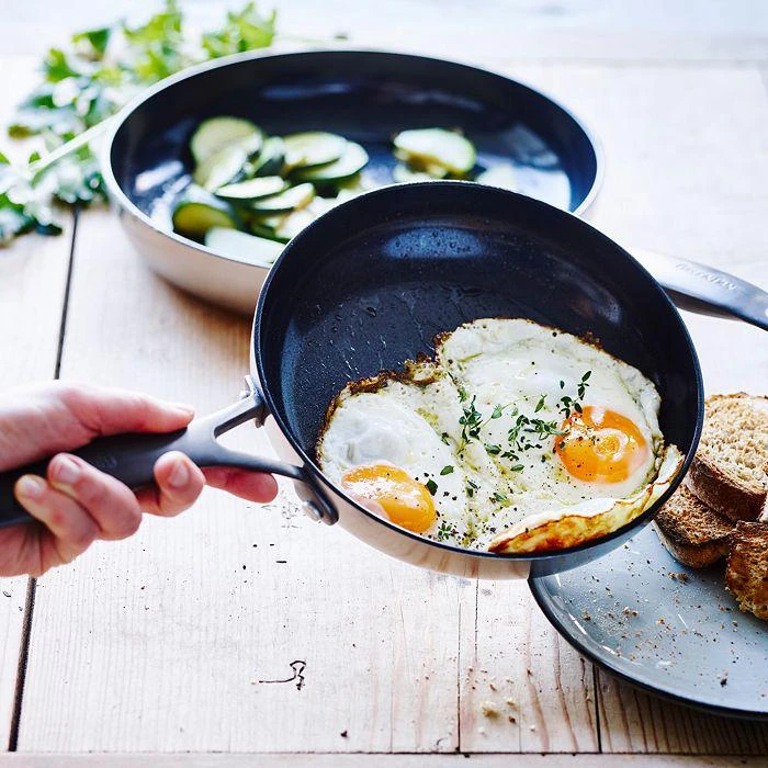 商品Greenpan|Venice Pro Noir 2-Piece 8" & 10" Ceramic Nonstick Frypan Set,价格¥1045,第4张图片详细描述