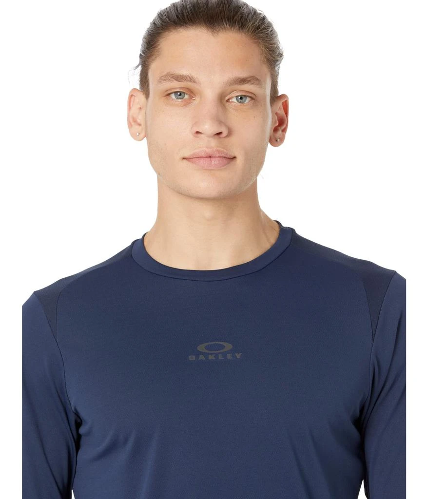 商品Oakley|Foundational Training Long Sleeve Tee,价格¥263,第3张图片详细描述