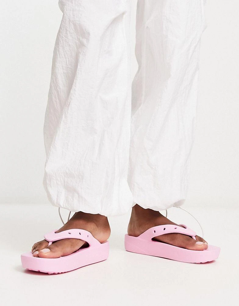 商品Crocs|Crocs platform flip flops in flamingo,价格¥434,第2张图片详细描述