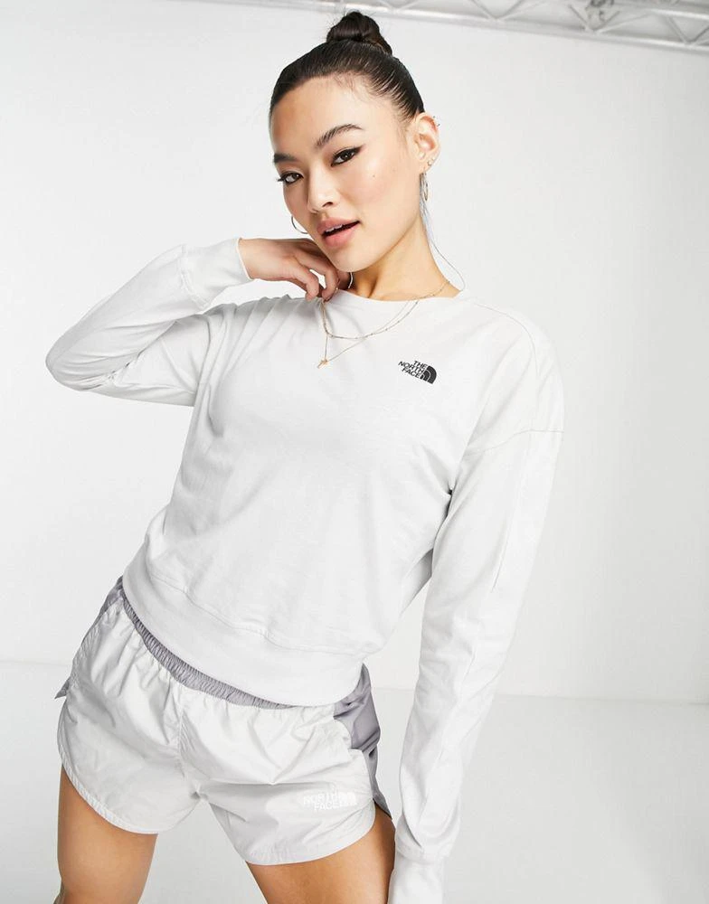 商品The North Face|The North Face Ensei long sleeve cropped heavyweight t-shirt in light grey Exclusive at ASOS,价格¥173,第1张图片