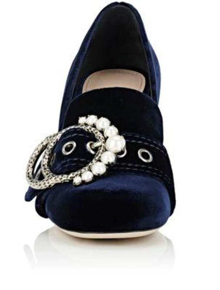 商品Miu Miu|Embellished-Buckle Velvet Pumps,价格¥2670,第4张图片详细描述