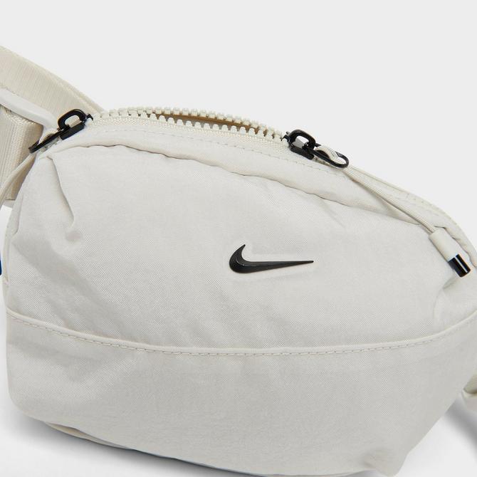 【NIKE】Nike Aura - Cross-Body Bag (2L) Nike Aura Crossbody Bag (2L). Nike.com